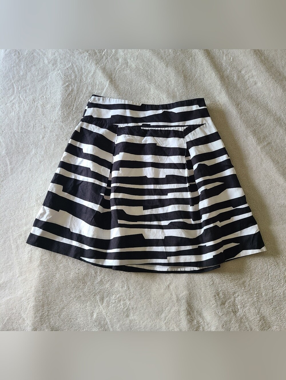 Club Monaco Black & White Zebra Striped A-Line Skirt Size 4